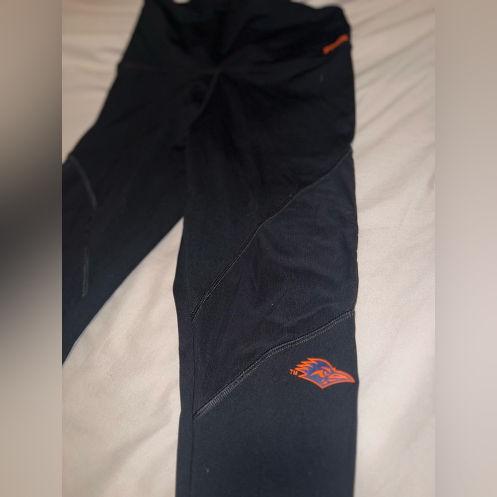 PINK Victoria's Secret UTSA Black Leggings